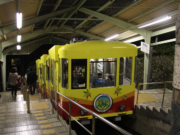 夜のケーブルカー