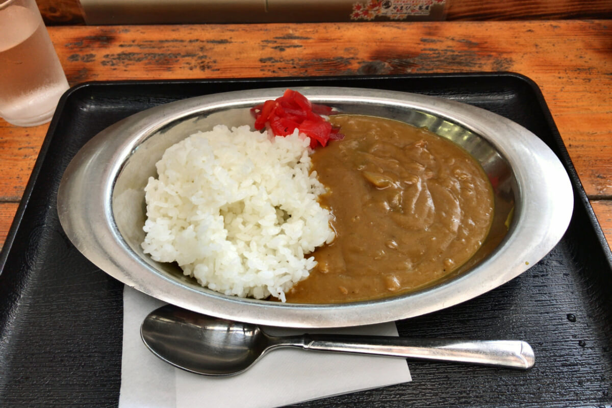 やまびこ茶屋 - 創業昭和20年。山頂下のカレーライスが名物の茶屋